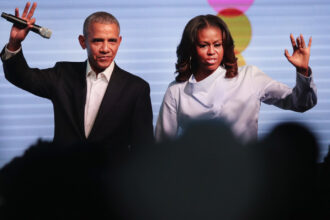 donald trump a postat un clip in care barack si michelle obama apar reprezentati ca maimute 6985e8341f1cd