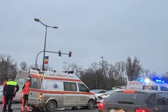 foto accident intre o ambulanta saj si o masina in zona garii constanta pacienta in stare critica preluata de alt echipaj 69940b605a20c