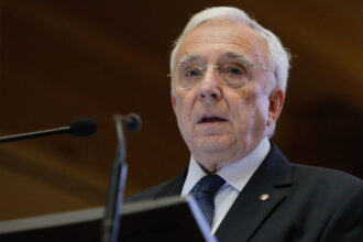 foto o noua tentativa de frauda financiara care foloseste imaginea deepfake a guvernatorului bnr mugur isarescu avertizarea expertilor 69a1cc493e99c