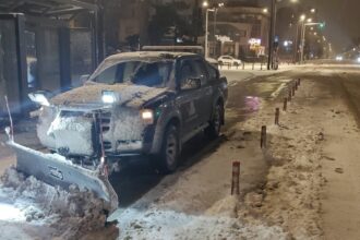 foto utilajele si echipele de deszapezire actioneaza in constanta inca de noaptea trecuta interventiile continua spune primaria 698053f7e275b