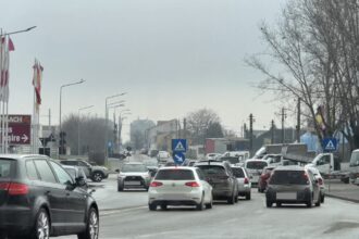 foto video trafic blocat pe bulevardul aurel vlaicu soferii cu nervii intinsi la maxim 69904918c29dd