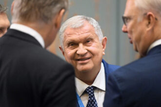 gafa comisa de rusi prin care o retea uriasa de contrabanda cu petrol a fost demascata asa au facut avere oligarhii din rusia 699a8fb14602b