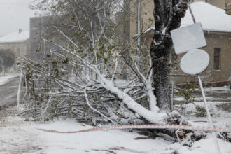harta meteorologii anunta noi coduri de vreme severa pana maine zonele in care va mai ninge si va fi viscol 699581ffd27da