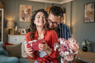 idei de cadouri si experiente de valentines day inspiratie pentru ziua indragostitilor 2026 698e1e91b3a5f