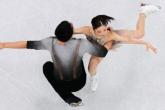 jo 2026 milano cortina japonezii miura si kihara medaliati cu aur in proba de perechi a concursului de patinaj artistic 69941c86b3579