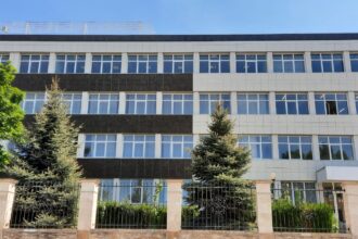 liceul tehnologic lazar edeleanu din navodari inchiriaza 1 200 metri patrati de teren cand are loc licitatia 6980d9840277c