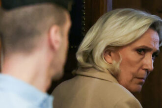 marine le pen nu voi candida la presedintie purtand o bratara electronica la glezna 69a02328762ef