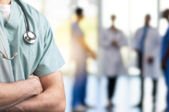 medic roman stabilit in franta despre obligarea doctorilor sa profeseze in tara atunci sa se faca la fel si cu alte profesii 698c6e24ea919