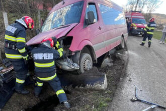 microbuz implicat intr un accident in judetul mures 11 persoane au ajuns la spital 69a049e271c18