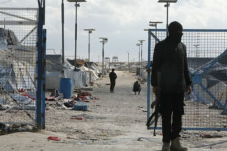 mii de persoane au fost gasite traind in conditii socante in centrul de detentie al hol din siria spun autoritatile 699f5aa7bf4a1