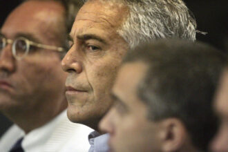 mostenitorii lui epstein accepta o intelegere de 35 de milioane de dolari intr un proces colectiv intentat de victime 699808d83f547