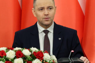 nu este bine pentru polonia nawrocki il blameaza pe ambasadorul sua pentru criticile aduse presedintelui parlamentului polonez 6992b4c2252b0