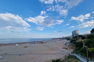o suprafata de 500 mp din faleza nord si ar putea schimba proprietarul instanta s a retras pentru deliberari 6984173be0826