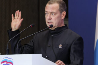 pacificatorul si a aratat din nou fata dmitri medvedev acuza ca negocierile cu iranul au fost de fatada dupa atacurile sua israel 69a2c9b0169b1