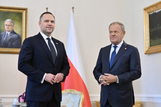 parlamentul polonez a aprobat imprumuturi de 44 miliarde euro prin programul safe presedintele nawrocki ar putea sa se opuna prin veto 69a1cff73bb9c