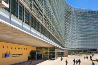 perchezitii la sediile comisiei europene parchetul european investigheaza posibile nereguli in vanzarea unor active imobiliare 698ded4dbaeb5