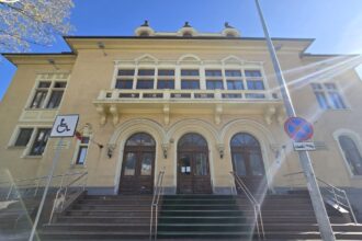proprietar pe ziduri dar nu si pe teren primaria cere in instanta demolarea unor constructii ilegale vechi din anii 90 69a2227b4b6c1