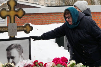 reactia mamei lui navalnii dupa raportul care arata ca a fost otravit ce a declarat liudmila navalnaia la mormantul disidentului rus 69934f7830fc9