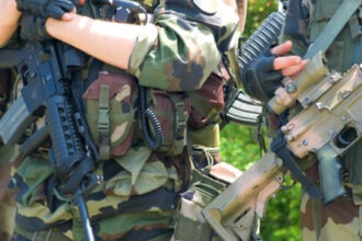 ruleta ruseasca incheiata tragic un soldat francez a murit dupa ce a fost impuscat in cap in timpul unui joc cu colegii sai 699883d115aca