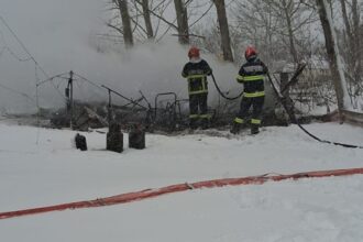 s a dat alarma in harsova arde o rulota 6995aeb73e729