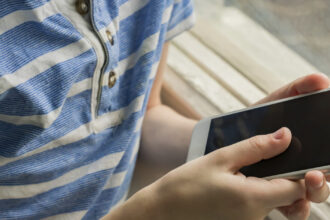 salvati copiii romania cere interzicerea retelelor sociale pentru minorii sub 13 ani si sanctiuni pentru platforme 6985b37f30199