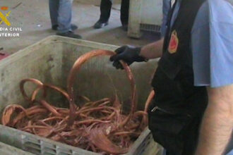 sase romani au fost arestati in germania dupa ce au furat peste 80 de kilometri de cablu de cupru 698353400414b