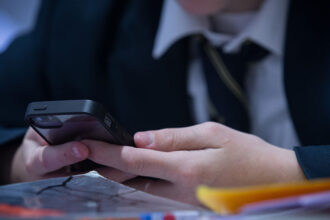 sondaj in germania majoritatea adolescentilor se opun interzicerii telefoanelor mobile in scoli 69833e4c467bd