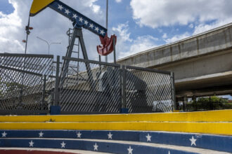 sua ridica restrictiile si lasa cinci mari companii petroliere sa reia operatiunile in venezuela 698f700ebabd0