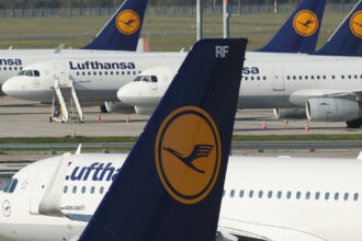 sute de zboruri lufthansa au fost anulate joi din cauza grevei pilotilor si a insotitorilor de bord 698e372d0fed1
