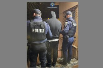 tanara batuta cu scaunul intr un peco din mamaia de iubitul ei individul a fost incatusat 698472b33514f
