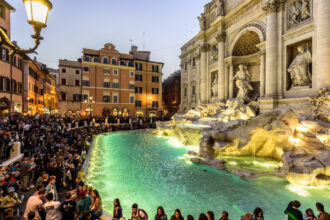taxa pentru dorintele de la fontana di trevi cat costa sa te apropii de celebra fantana 697f0dd8ce57d