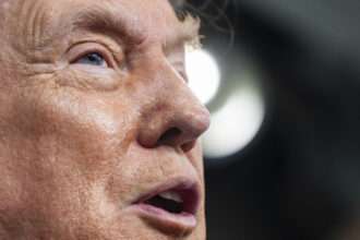 trump vorbeste pentru prima oara despre noul lot de documente din dosarele epstein cu siguranta vom da in judecata 697f7e7b334cd