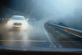 video accident surprins pe camera de bord barbat cu ordin de protectie retinut dupa ce a lovit masina fostei partenere 69a015138f977