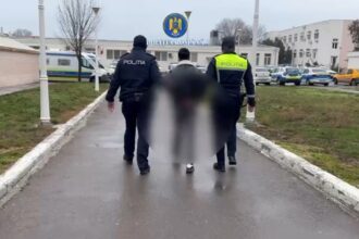 video adolescent din medgidia incatusat dupa ce ar fi talharit alti doi baieti 6985cea9e4c30