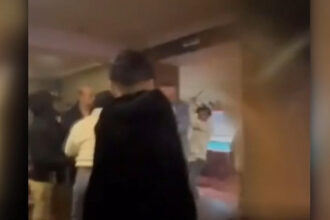 video doi angajati ai unei primarii din dolj si postasul comunei s au luat la bataie dupa ce au petrecut de ziua primarului 6992f7985daa0