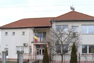 video doi primari vor sa comaseze comunele pe care le conduc si vor organiza un referendum ce functii sunt eliminate 69902debb3022