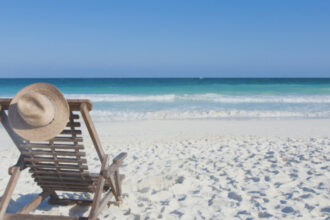 video femeie retinuta dupa inselaciuni cu oferte turistice last minute familii cu copii date afara din hotel in turcia 69949d7c1a509