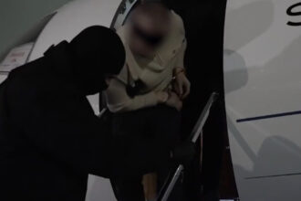 video fsb anunta ca un barbat suspectat ca l a impuscat pe generalul vladimir alekseiev la moscova a fost retinut in dubai si predat rusiei 6988610661e0c
