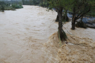 video furtuna leonardo a facut prapad in spania si portugalia 4 000 de persoane evacuate scoli inchise si trafic paralizat in andaluzia 69850e3a43659