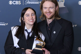 video grammy 2026 billie eilish castiga cu wildflower si cu discursul despre abuzurile ice nimeni nu este ilegal pe un teritoriu furat 698047b8022a4