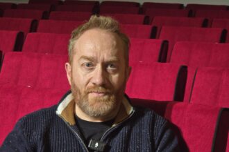 video interviu cu directorul tsc erwin simsensohn in sala recent renovata a teatrului cum este de fapt sala si ce surprize aduce machinal spectacolul care va avea premiera la 699539aaa1520