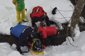 video jandarmii din predeal au salvat un schior cazut intr un parau de pe partia inchisa 69982bfdca13e