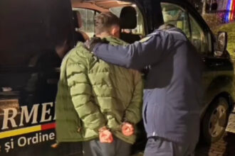 video scandal in fata unui internat din zalau un tanar inarmat cu un cutit a fost imobilizat 69805f6d9b7ca