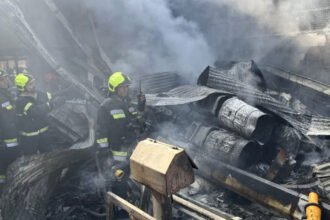 video un elicopter al armatei iraniene s a prabusit intr o piata doi piloti si doi vanzatori pierzandu si viata 699dd468de532
