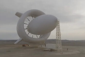 videofoto china a testat prima centrala eoliana gonflabila capabila sa produca 3mw de electricitate are 12 turbine si seamana cu un dirijabil 69993d195a780