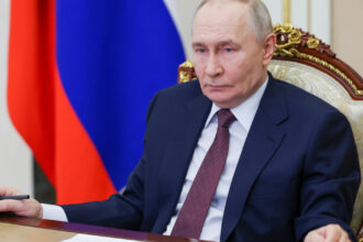 vladimir putin mentionat de peste o mie de ori in documentele publicate in cazul epstein inca as dori sa ma intalnesc cu el 6983685b4d8ac