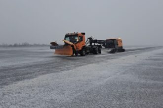 vremea nefavorabila a inchis o pista a aeroportului mihail kogalniceanu situatia completa a traficului la orele 12 00 69998aad31f57