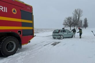 zeci de de autovehicule blocate din cauza zapezii pe drumuri din mai multe judete 6999f6d398614