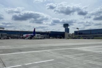 28 de zboruri catre si dinspre orientul mijlociu anulate pe aeroportul otopeni 69aa7fc421568
