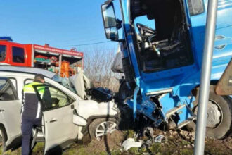 accident grav doua femei au murit si un barbat a fost ranit dupa ce un autoturism si un tir s au ciocnit in judetul braila 69ab0720969d4